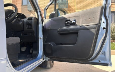 Nissan Lafesta I, 2005 год, 630 000 рублей, 18 фотография