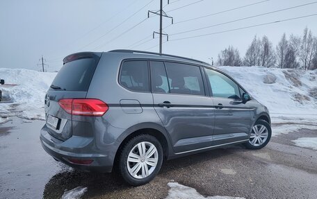 Volkswagen Touran III, 2016 год, 1 650 000 рублей, 2 фотография