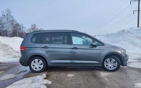 Volkswagen Touran III, 2016 год, 1 650 000 рублей, 3 фотография