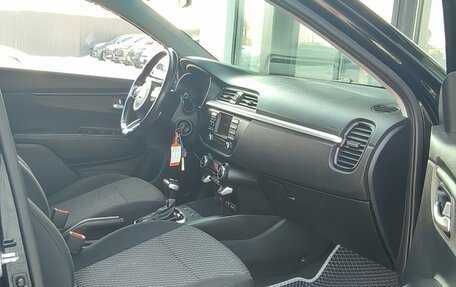 KIA Rio IV, 2018 год, 1 370 000 рублей, 10 фотография