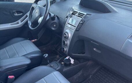 Toyota Yaris III рестайлинг, 2008 год, 500 000 рублей, 13 фотография