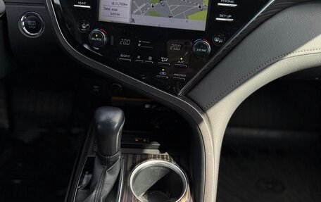 Toyota Camry, 2018 год, 3 300 000 рублей, 12 фотография