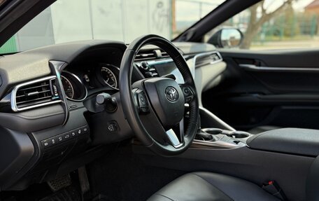 Toyota Camry, 2018 год, 3 300 000 рублей, 7 фотография