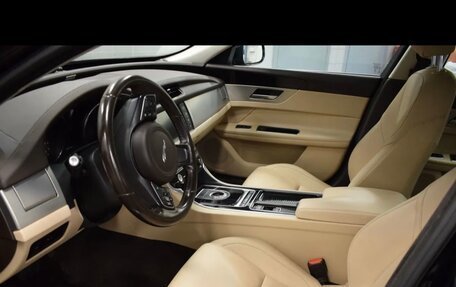 Jaguar XF II, 2016 год, 2 350 000 рублей, 11 фотография