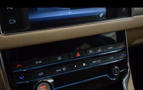 Jaguar XF II, 2016 год, 2 350 000 рублей, 17 фотография