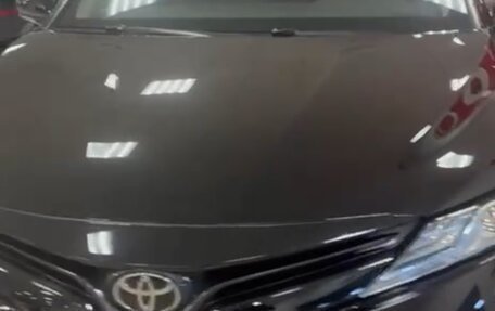 Toyota Camry, 2020 год, 3 000 000 рублей, 1 фотография