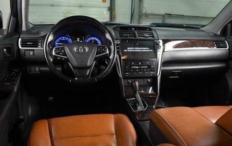 Toyota Camry, 2017 год, 1 925 000 рублей, 6 фотография