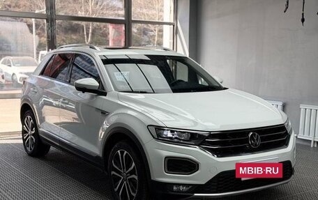 Volkswagen T-Roc I, 2022 год, 1 650 008 рублей, 3 фотография