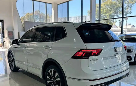 Volkswagen Tiguan II, 2023 год, 2 784 757 рублей, 5 фотография