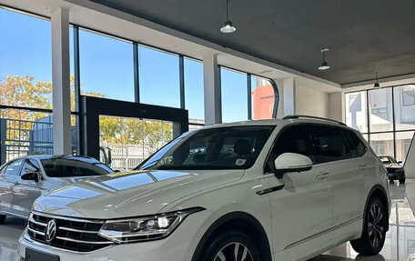 Volkswagen Tiguan II, 2023 год, 2 784 757 рублей, 3 фотография