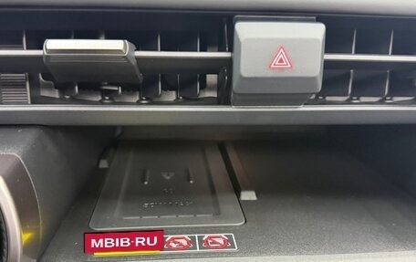 Toyota RAV4, 2025 год, 4 600 000 рублей, 24 фотография