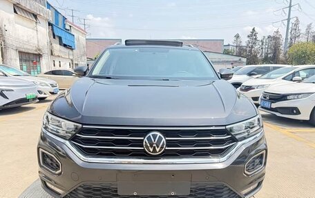 Volkswagen T-Roc I, 2022 год, 1 766 978 рублей, 2 фотография