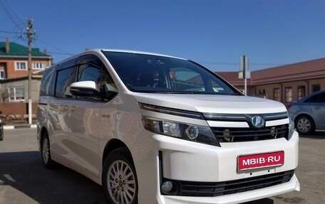 Toyota Voxy III, 2014 год, 2 050 000 рублей, 1 фотография