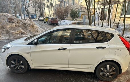 Hyundai Solaris II рестайлинг, 2015 год, 630 000 рублей, 1 фотография