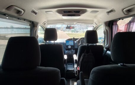 Toyota Voxy III, 2014 год, 2 050 000 рублей, 9 фотография