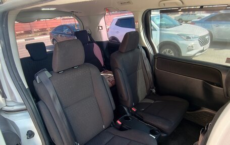 Toyota Voxy III, 2014 год, 2 050 000 рублей, 6 фотография