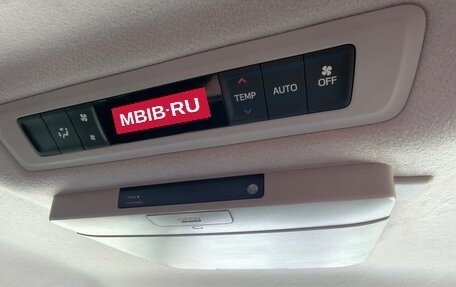 Toyota Voxy III, 2014 год, 2 050 000 рублей, 10 фотография