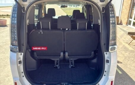 Toyota Voxy III, 2014 год, 2 050 000 рублей, 5 фотография
