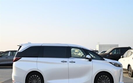 Lexus LM, 2024 год, 16 600 333 рублей, 2 фотография