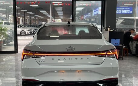 Hyundai Elantra, 2022 год, 1 240 000 рублей, 6 фотография