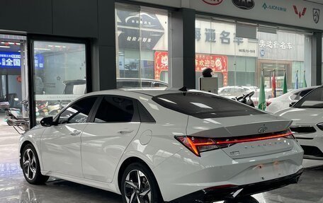 Hyundai Elantra, 2022 год, 1 240 000 рублей, 5 фотография