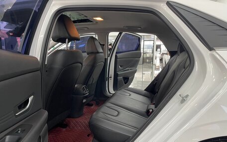 Hyundai Elantra, 2022 год, 1 240 000 рублей, 10 фотография