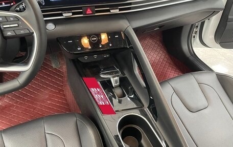 Hyundai Elantra, 2022 год, 1 240 000 рублей, 13 фотография