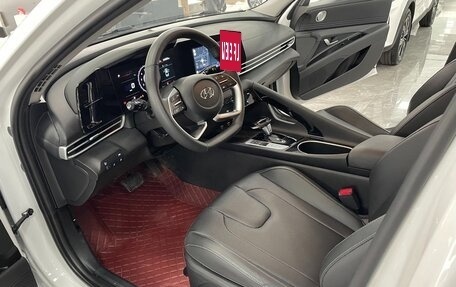 Hyundai Elantra, 2022 год, 1 240 000 рублей, 8 фотография