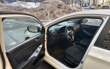 Hyundai Solaris II рестайлинг, 2015 год, 630 000 рублей, 5 фотография