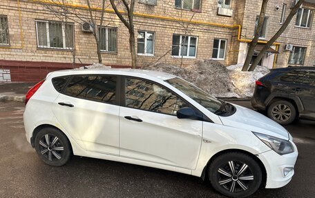 Hyundai Solaris II рестайлинг, 2015 год, 630 000 рублей, 3 фотография