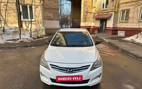 Hyundai Solaris II рестайлинг, 2015 год, 630 000 рублей, 2 фотография