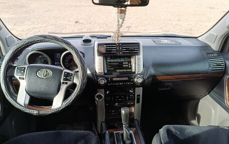 Toyota Land Cruiser Prado 150 рестайлинг 2, 2010 год, 2 900 000 рублей, 15 фотография