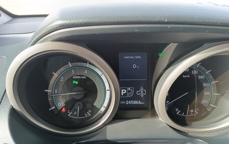 Toyota Land Cruiser Prado 150 рестайлинг 2, 2010 год, 2 900 000 рублей, 17 фотография