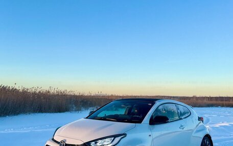 Toyota Yaris, 2021 год, 3 950 000 рублей, 9 фотография