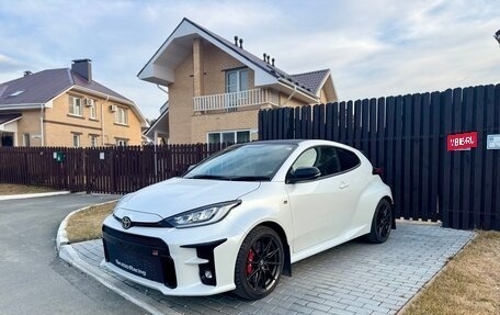 Toyota Yaris, 2021 год, 3 950 000 рублей, 5 фотография