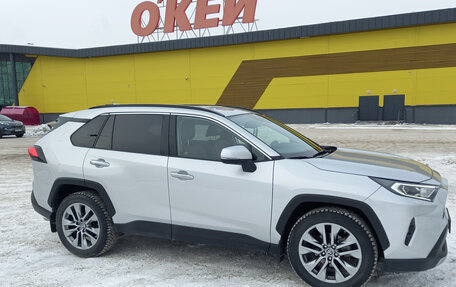 Toyota RAV4, 2020 год, 3 850 000 рублей, 2 фотография