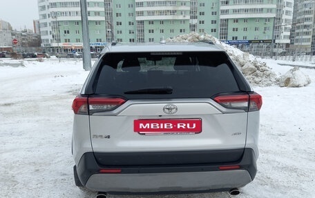 Toyota RAV4, 2020 год, 3 850 000 рублей, 4 фотография