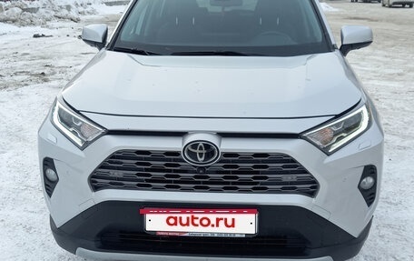 Toyota RAV4, 2020 год, 3 850 000 рублей, 8 фотография
