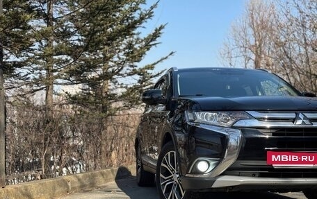 Mitsubishi Outlander III рестайлинг 3, 2017 год, 1 900 000 рублей, 3 фотография