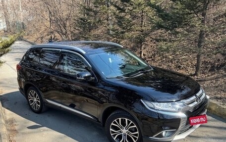 Mitsubishi Outlander III рестайлинг 3, 2017 год, 1 900 000 рублей, 4 фотография