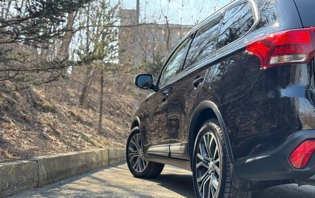 Mitsubishi Outlander III рестайлинг 3, 2017 год, 1 900 000 рублей, 12 фотография