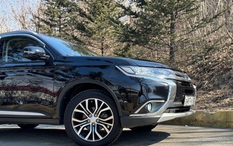 Mitsubishi Outlander III рестайлинг 3, 2017 год, 1 900 000 рублей, 6 фотография