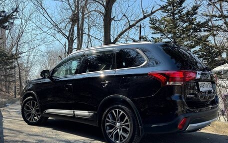 Mitsubishi Outlander III рестайлинг 3, 2017 год, 1 900 000 рублей, 13 фотография