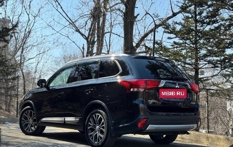 Mitsubishi Outlander III рестайлинг 3, 2017 год, 1 900 000 рублей, 5 фотография