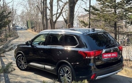 Mitsubishi Outlander III рестайлинг 3, 2017 год, 1 900 000 рублей, 9 фотография