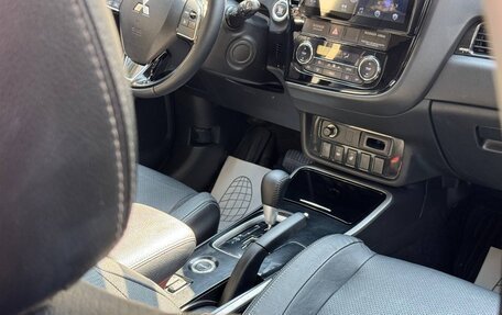 Mitsubishi Outlander III рестайлинг 3, 2017 год, 1 900 000 рублей, 20 фотография