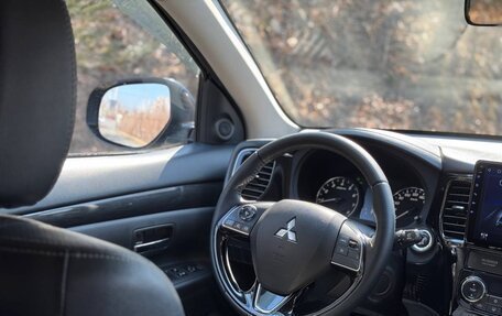 Mitsubishi Outlander III рестайлинг 3, 2017 год, 1 900 000 рублей, 21 фотография