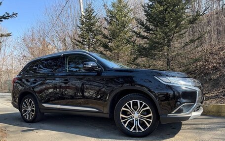 Mitsubishi Outlander III рестайлинг 3, 2017 год, 1 900 000 рублей, 17 фотография