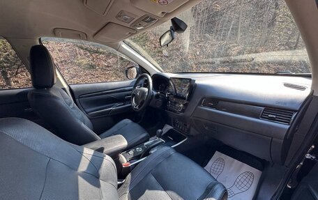 Mitsubishi Outlander III рестайлинг 3, 2017 год, 1 900 000 рублей, 19 фотография