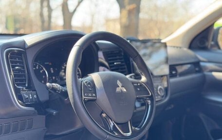 Mitsubishi Outlander III рестайлинг 3, 2017 год, 1 900 000 рублей, 22 фотография